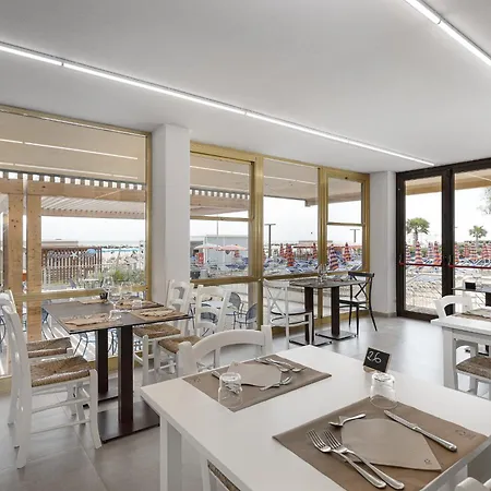 Hotel Cola Frontemare 3*
